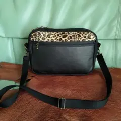 本革製ポケット付き　レオパード柄×ブラックデニム　スクエアショルダーバッグ