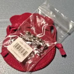 新品未使用！レディース　イヤリング　クリスタルストーン　三連イヤリング