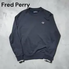 FRED PERRY 定番スウェット　トレーナー　ネイビー　刺繍ワンポイントのサムネイル