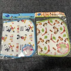 新品☆未開封　Disneyミッキーマウス&チップとデール食事用エプロン2枚セット