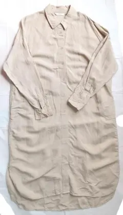 ユニクロ ベージュ 長袖ワンピース