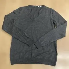 ユニクロ　メリノウール　Vネックセーター