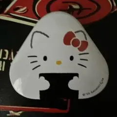 ハローキティ おにぎり型バッジ