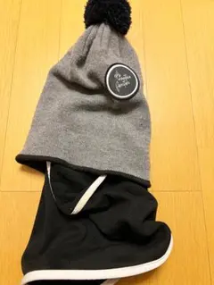 eb's ポンポン付きニット帽 グレー/ブラック