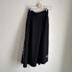 axmefemmeフレアスカート 黒 花柄刺繍 アクシーズファム