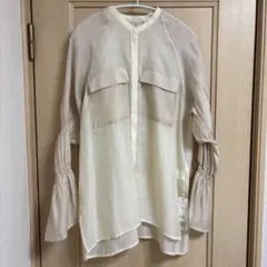 新品未使用タグ付き　DouDouクリーム色 長袖シャツ 前開き ポケット付きのサムネイル