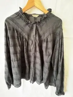 Samansa mos2 黒　長袖襟、袖、フリルブラウス