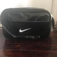 NIKE エナメルバッグ