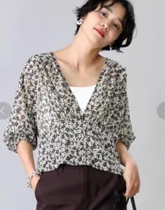 [美品]FREAK'S STORE フラワープリントギャザーブラウス