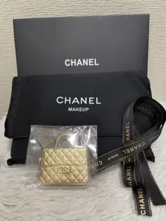 CHANELノベルティキルティングポーチとゴールドのバッグチャーム❣️