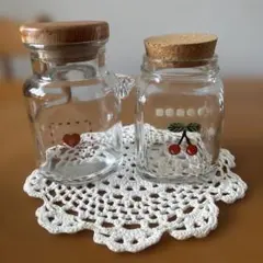 ハートとチェリーのイラスト ガラス瓶2個セット