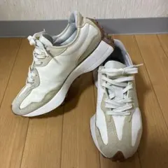 New Balance 327 ベージュ 25cm スニーカー 人気カラーのサムネイル