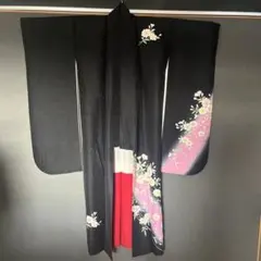 黒振袖・桜（襦袢、重ね襟セット）