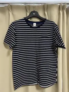 ネイビーとホワイトのストライプTシャツ