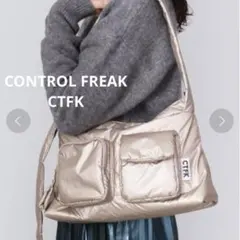 美品 コントロールフリーク POCKETショルダーバック ゴールドのサムネイル
