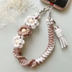 【ハンドメイド】パラコード お花のハンドストラップ｜スマホストラップ ベージュ白