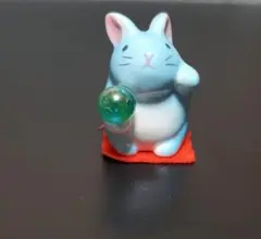 青いうさぎの置物　小型インテリア