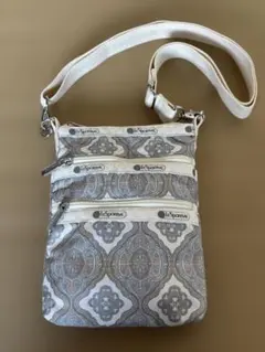 LeSportsac 幾何学模様 ミニショルダーバッグ