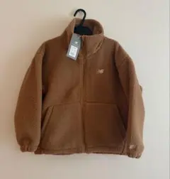 セール✳︎新品タグ付＊ニューバランス　ボアジャケット　140