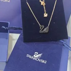 スワロフスキー Swarovski 黒いスワン ローズゴールド ネックレス