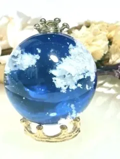 蒼穹の空 - 乗っかり猫の空玉レジン オブジェ ネックレス キーホルダー