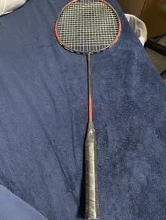 バドミントンラケット 黒と赤