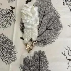 フリル付きホワイトストラップ