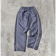 ナイロンパンツ