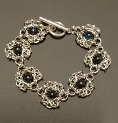 チェインメイルフラワーモチーフ シルバーブレスレット　ダークブルータイガーアイ３