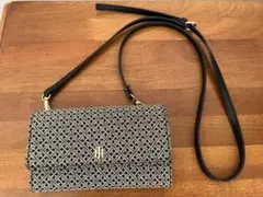 トミーヒルフィガー　お財布＆スマホショルダーバック