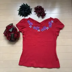 フラダンス用トップス　赤い花刺繍フリル袖Vネック