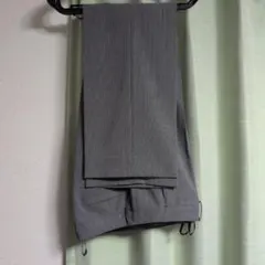 グレー 細かな柄あり スラックス