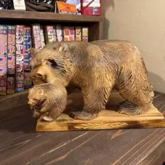 クマをくわえるクマ　木彫り 親子熊 置物 昭和レトロのサムネイル