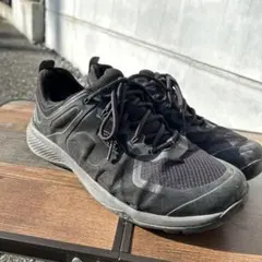 KEEN RENEW DRY ブラック スニーカー