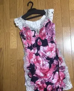 【新品】花柄タイトミニドレス【ビジュー付】