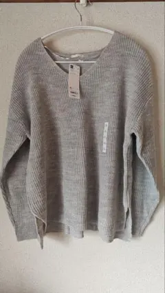 GU グレー Vネック セーター XL