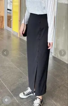 特価‼️LAUIR フロントボタンIラインスカート