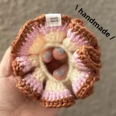 ブラウンピンク·͜·シュシュ‪ ハンドメイド‪ 編み物‪ かぎ針編み 毛糸220