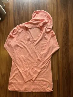 Under Armour フード付き長袖Tシャツ ピンク