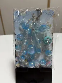 青いビーズの携帯電話用ストラップ