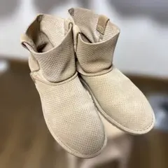 UGG パンチング スエード ショートブーツ ベージュのサムネイル
