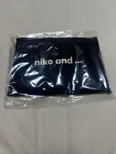 niko and... ロゴパッカブルバッグ チャコール