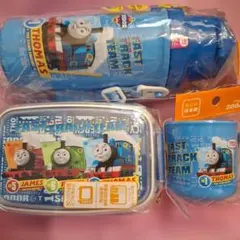 新品セットきかんしゃトーマス 弁当箱 水筒 コップ 3点セットのサムネイル