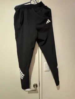 未使用に近い！adidas 黒 ジャージ パンツ ストライプ