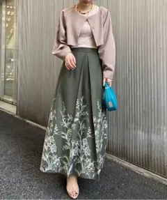 Ameri EMBROIDERY TUCK FLARED SKIRT