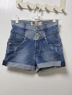 ZARA TRF ハイウエスト デニムショートパンツのサムネイル