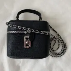 新品✨　バニティバック　レザー　チェーンバック　シルバーチェーン　黒　SHEIN
