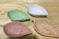 木の葉型 小皿 パステルカラー 豆皿 リーフ 陶器 食器 取り皿