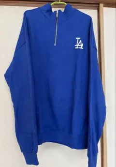 LAロゴ刺繍 ジッパー付きハイネック トレーナー