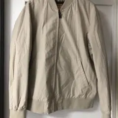 ベージュ ブルゾン